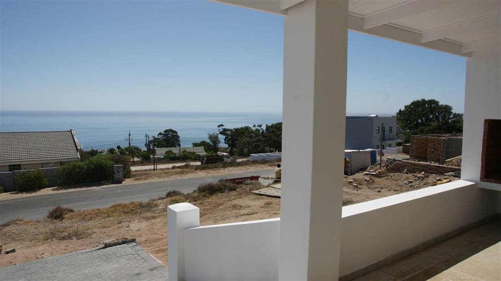 3 Bed House in St Helena Bay photo number 18