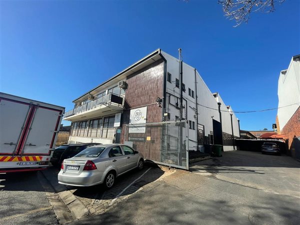 1725  m² Industrial space in Booysens Reserve