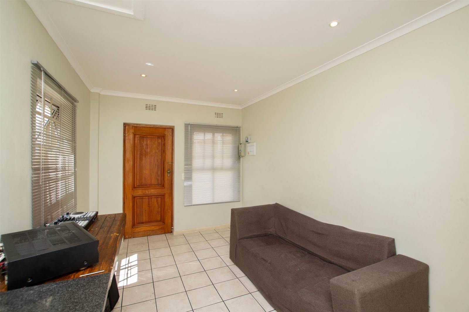 1 Bed Apartment in Stellenbosch Central photo number 7