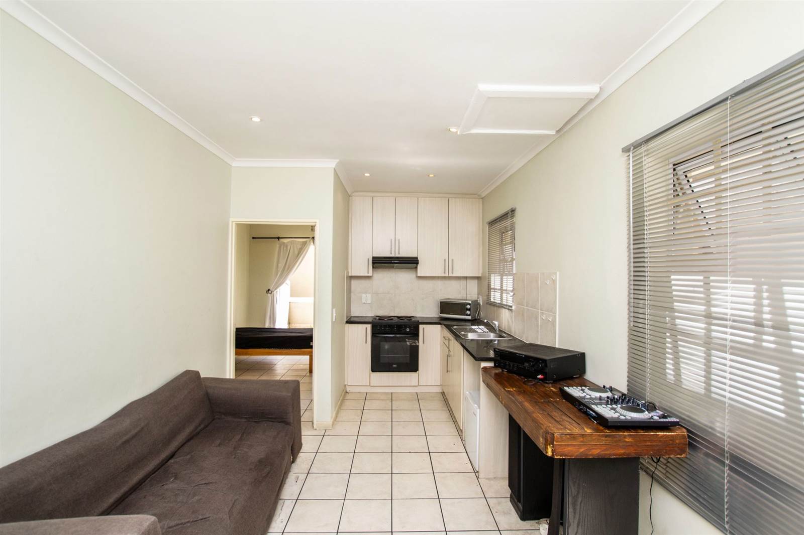 1 Bed Apartment in Stellenbosch Central photo number 6