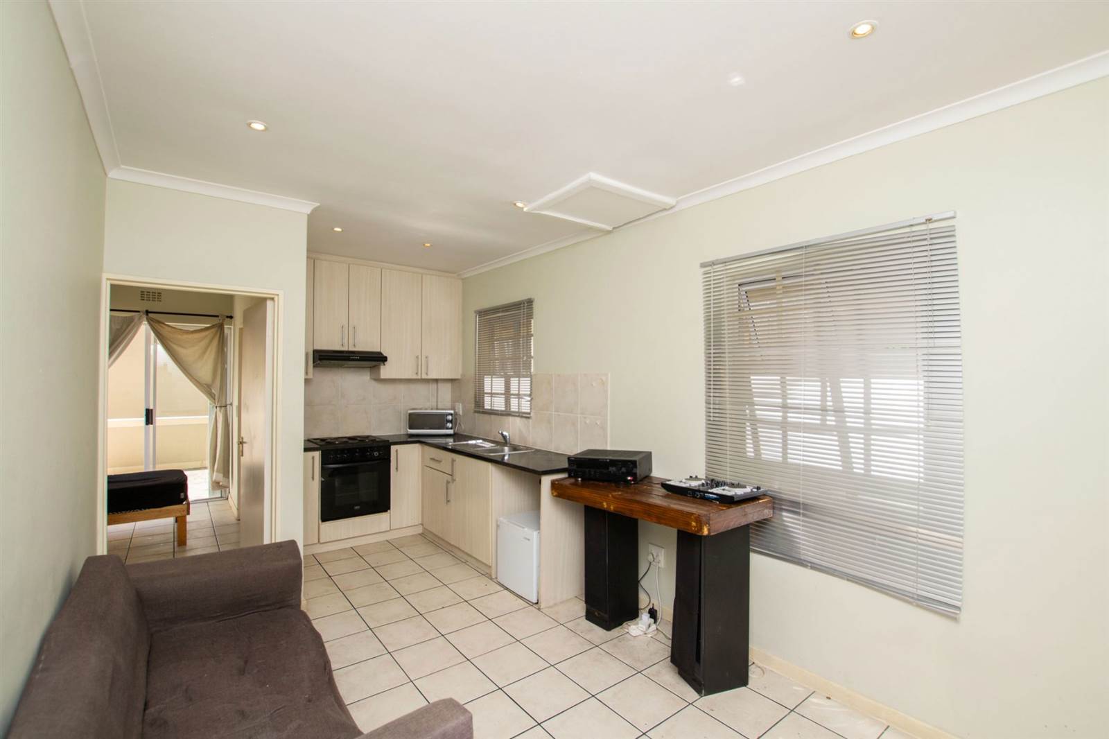 1 Bed Apartment in Stellenbosch Central photo number 4