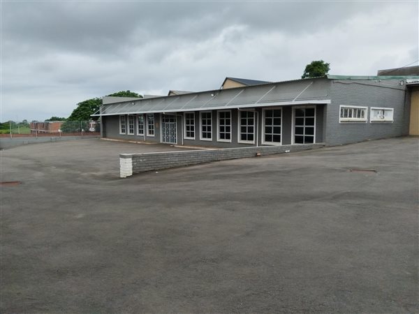 700  m² Commercial space