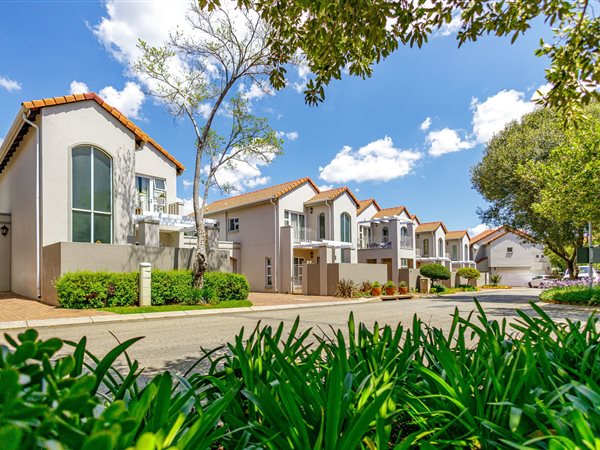 2 Bed Townhouse in Eagle Canyon Golf Estate