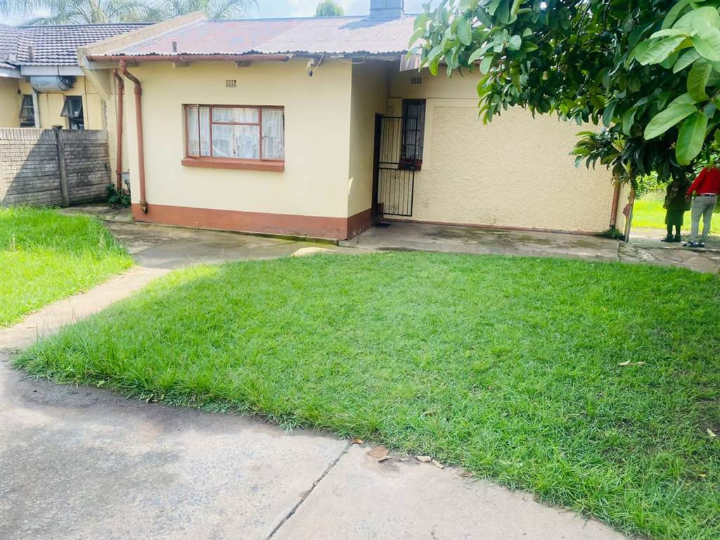 4 Bed House in Vryheid photo number 2