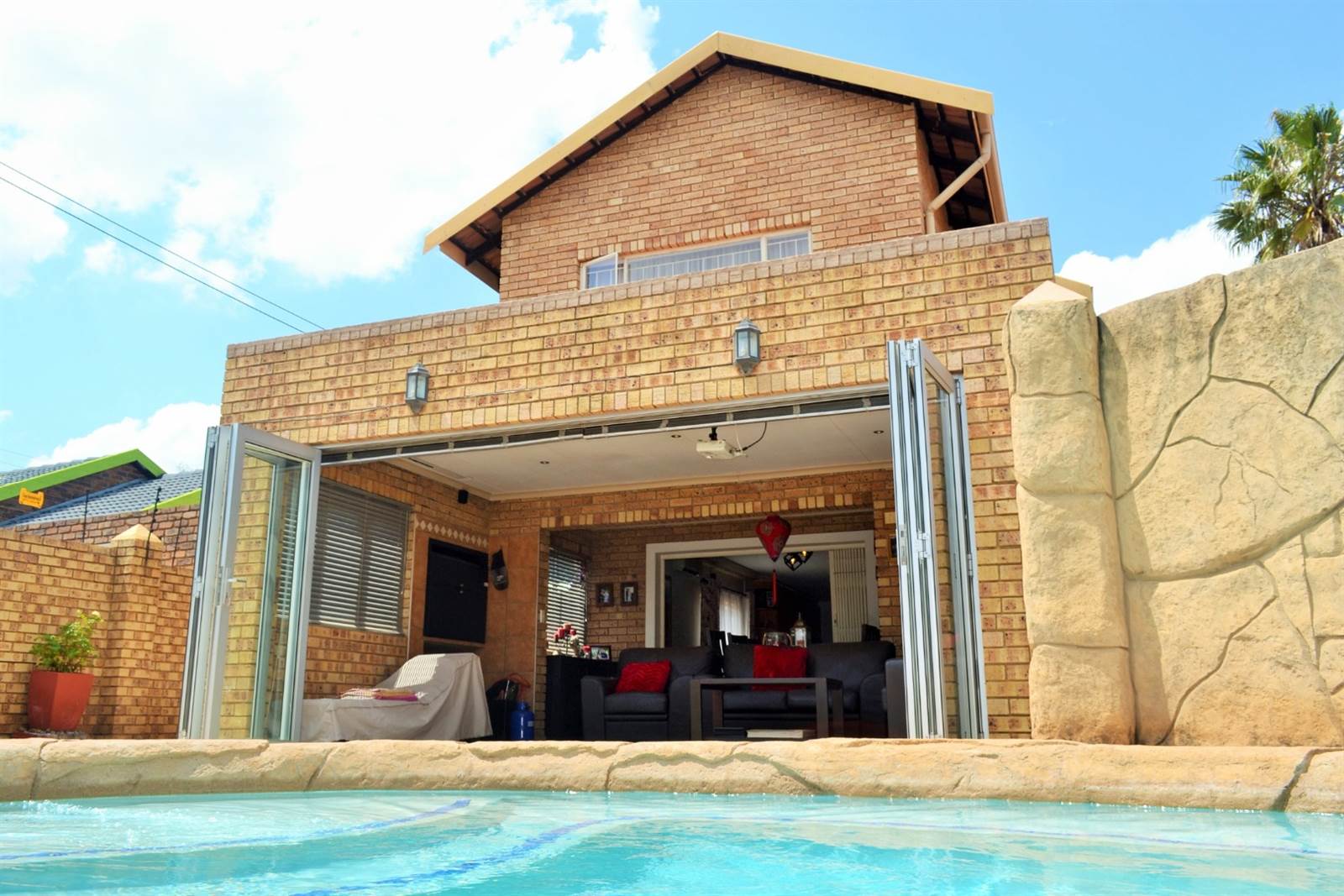 4 Bed House in Rooihuiskraal North photo number 1