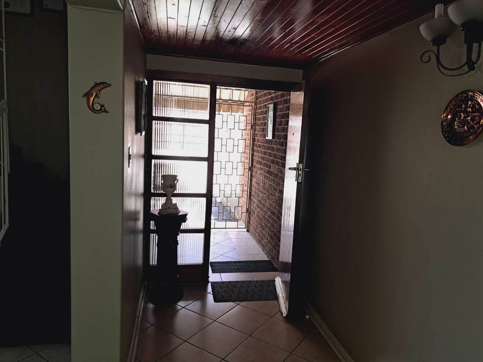 3 Bed Townhouse in Benoni Central photo number 3
