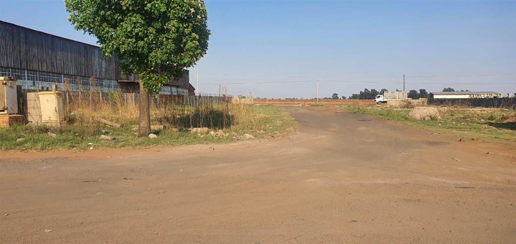 2.6 ha Land available in Klarinet photo number 2