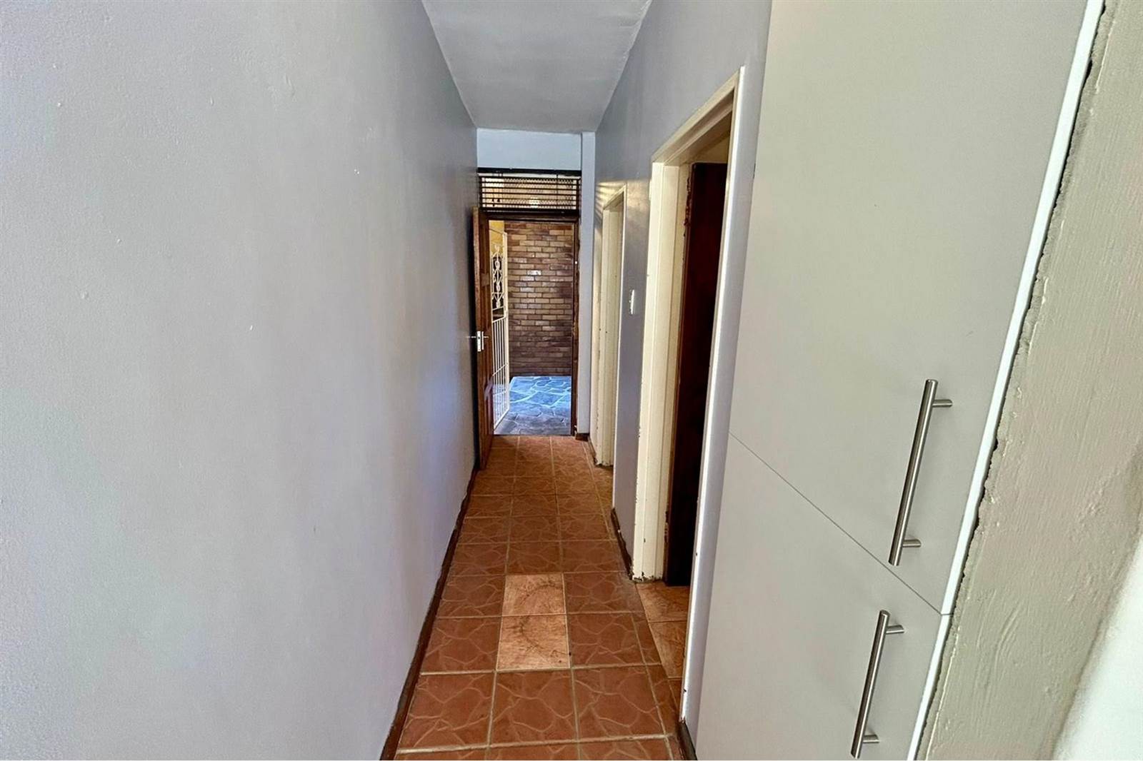 1 Bed Apartment in Parow Valley photo number 9