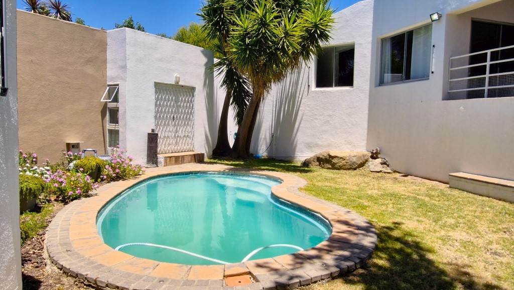 4 Bed House in Paarl photo number 13