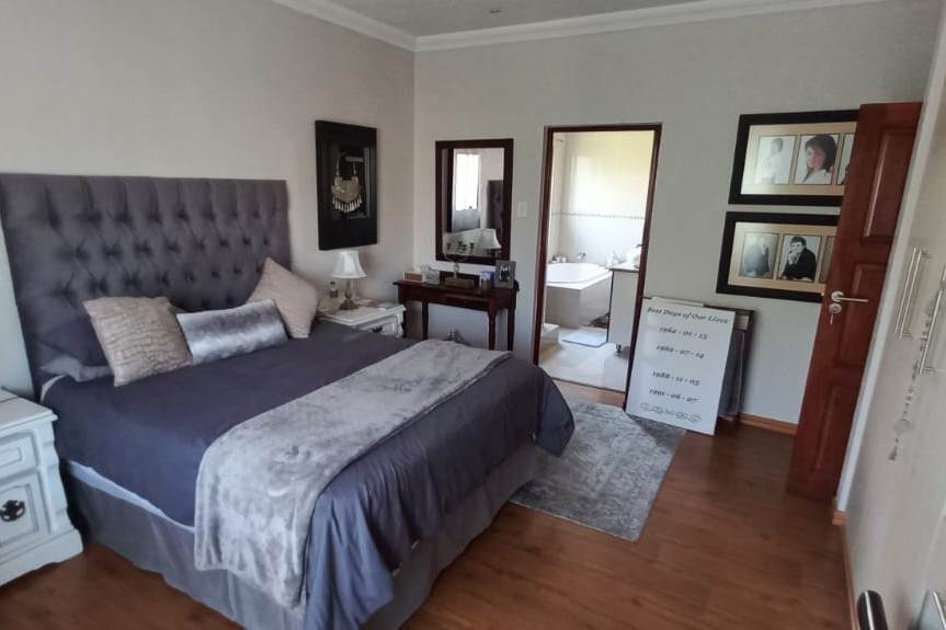3 Bed Townhouse in Sunward Park photo number 11