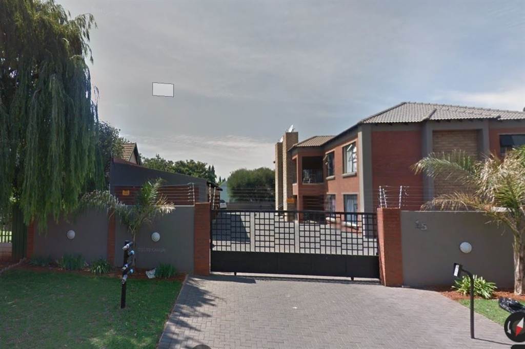 3 Bed Townhouse in Sunward Park photo number 1
