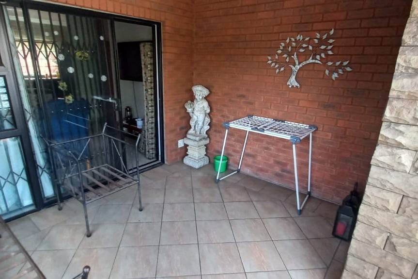 3 Bed Townhouse in Sunward Park photo number 5