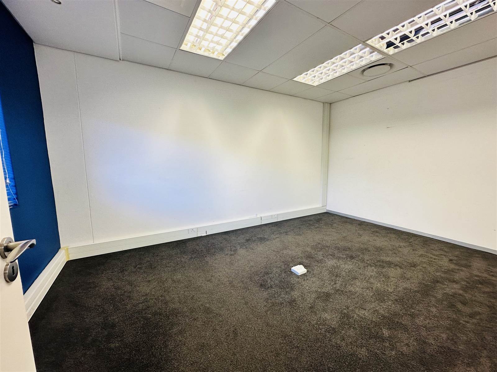 144  m² Commercial space in Somerset Park photo number 6
