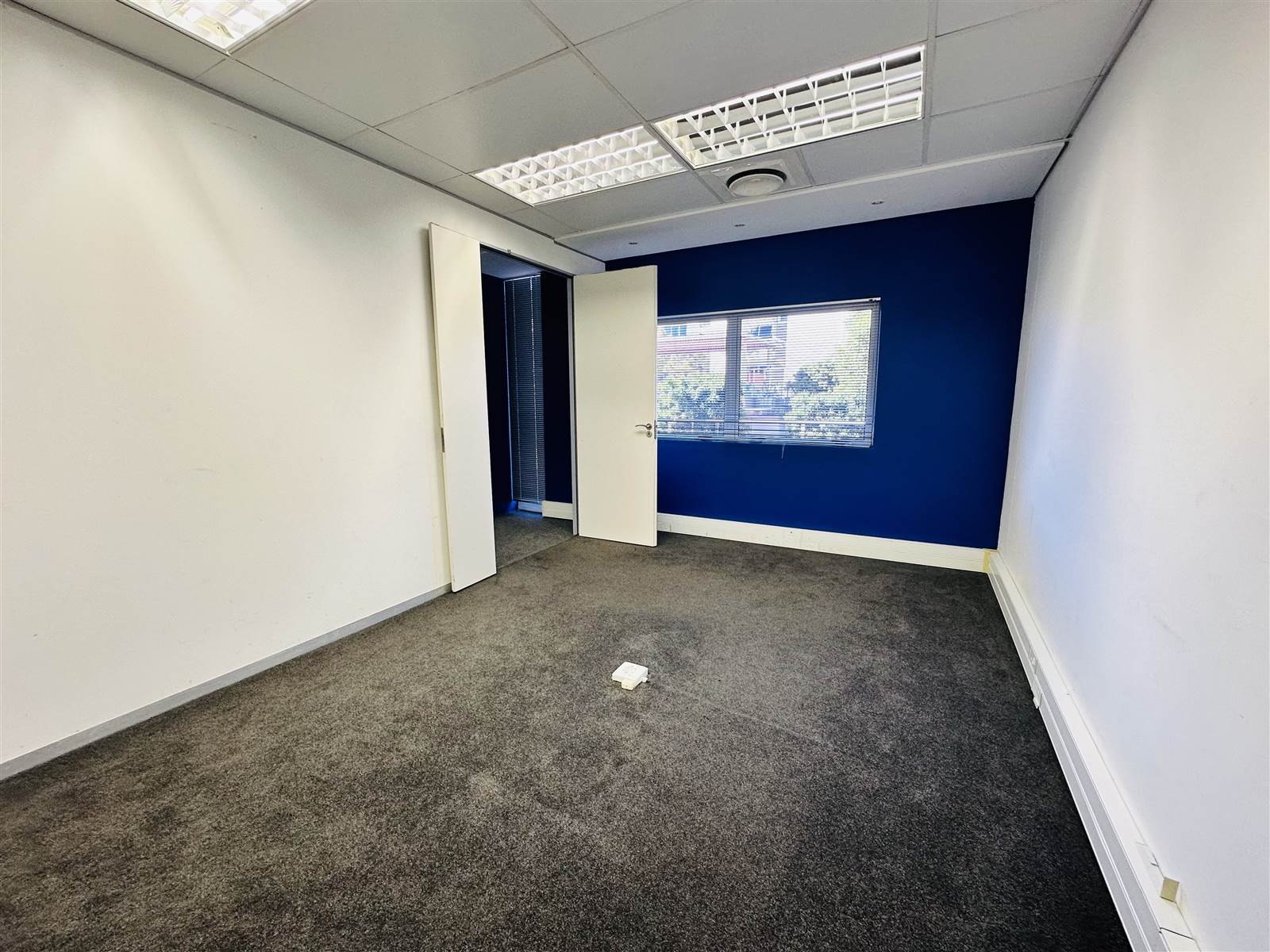 144  m² Commercial space in Somerset Park photo number 10