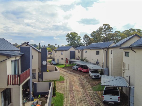 3 Bedroom Townhouse 3 Bedroom Townhouse