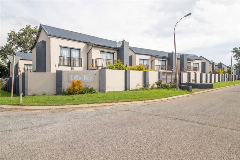 3 Bedroom Townhouse 3 Bedroom Townhouse