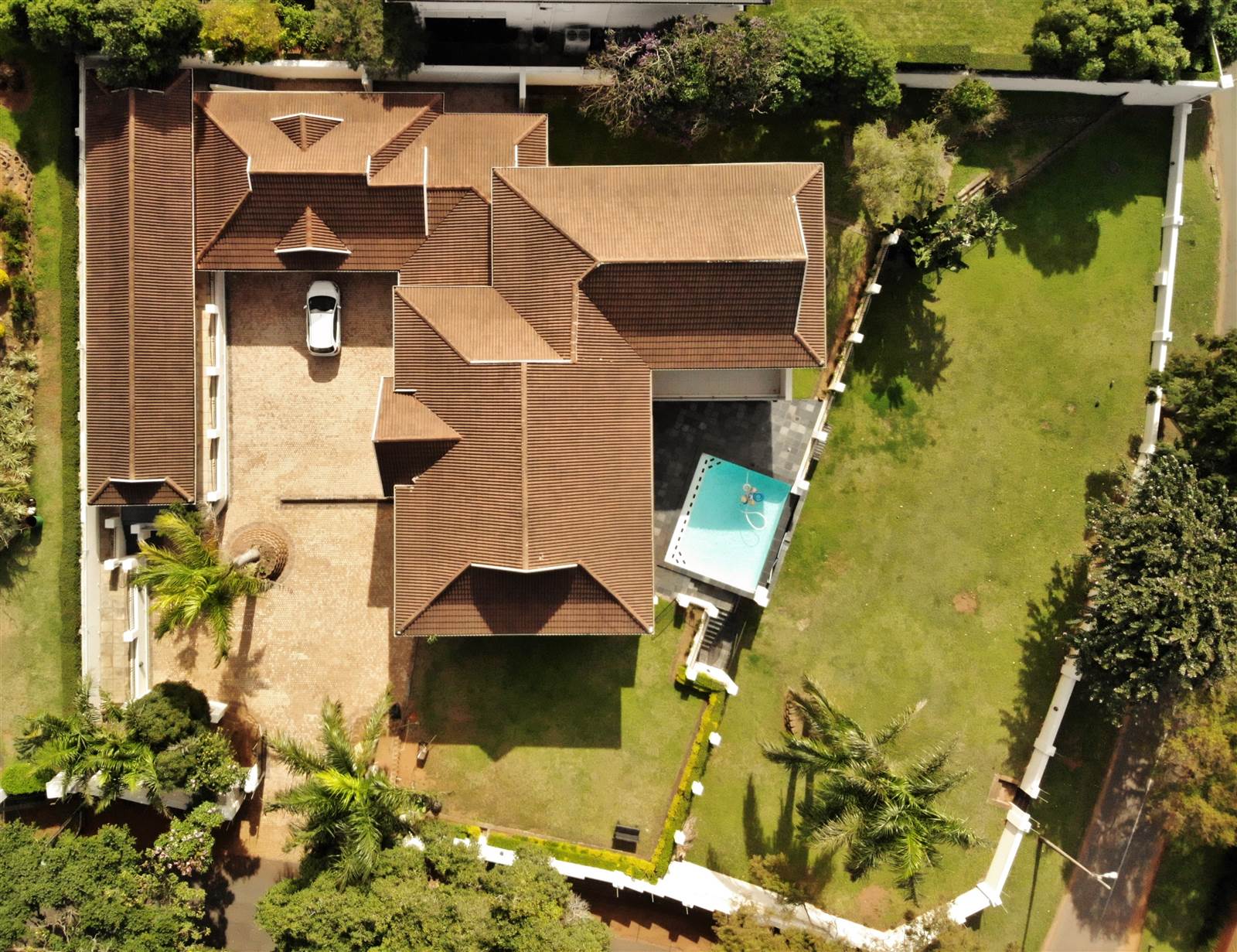 6 Bed House in Durban North photo number 2