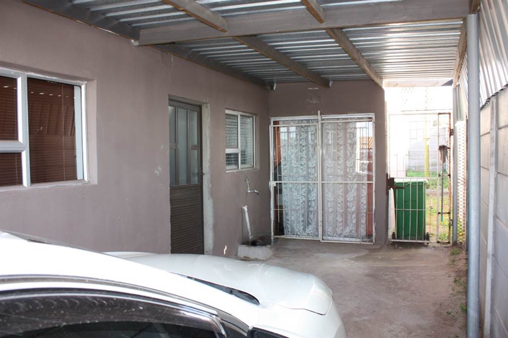 4 Bed House in Louwville photo number 20