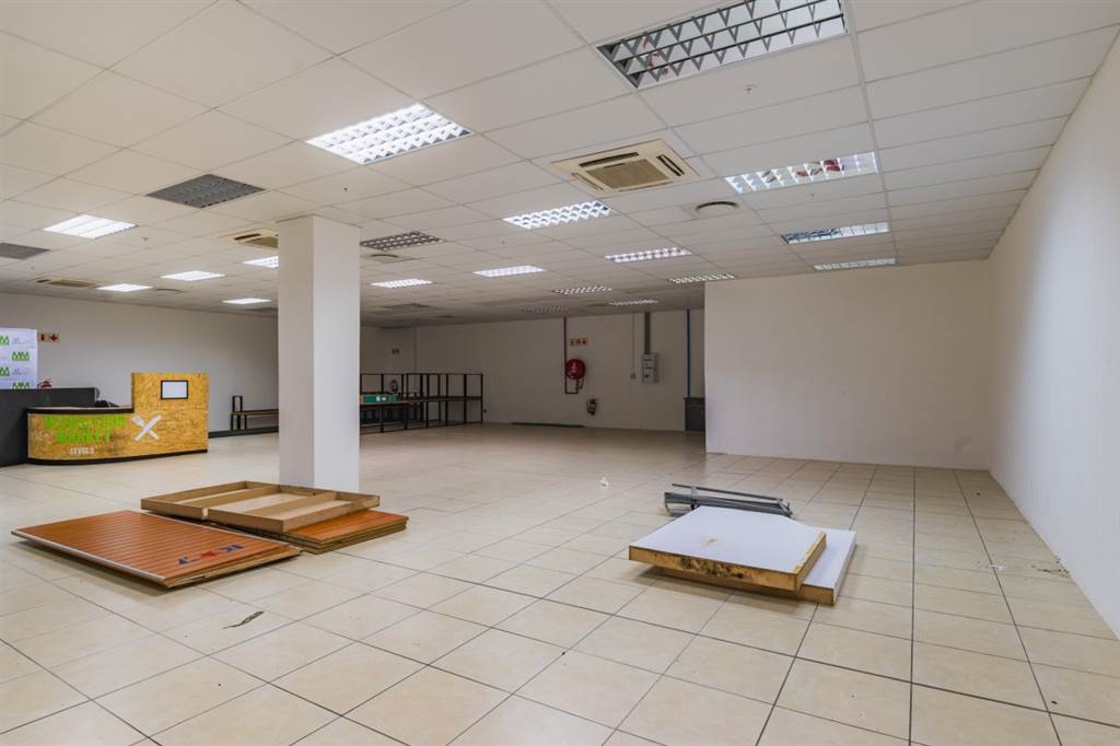 245  m² Retail Space in Wynberg photo number 5