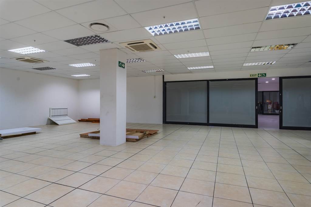 245  m² Retail Space in Wynberg photo number 10
