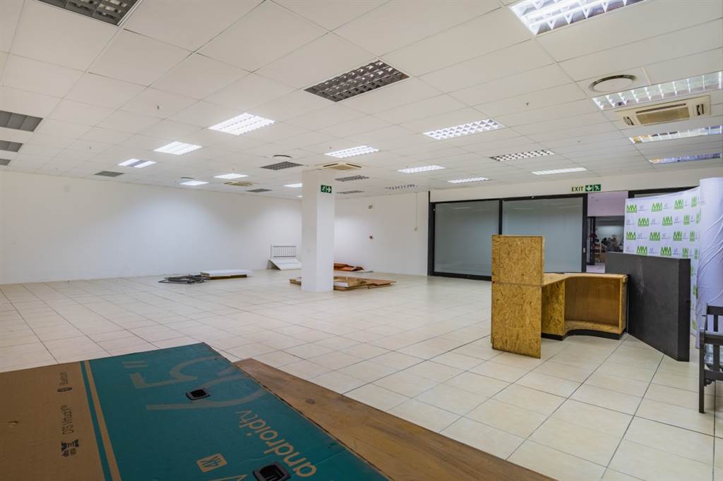 245  m² Retail Space in Wynberg photo number 9