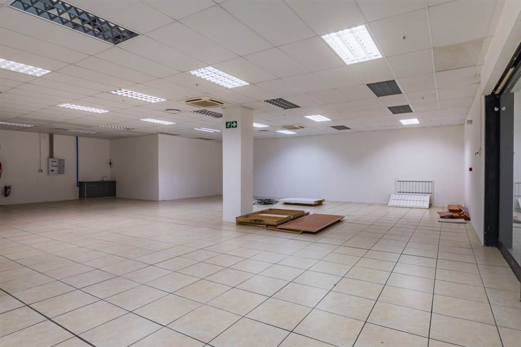 245  m² Retail Space in Wynberg photo number 6