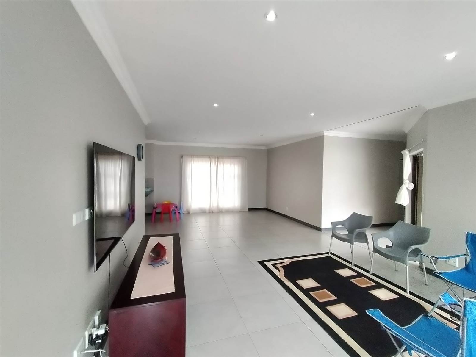 3 Bed House in Derdepoort photo number 3