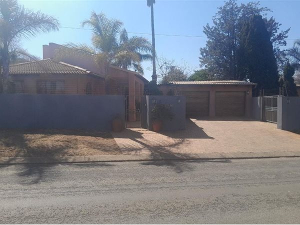 5 Bedroom House 5 Bedroom House