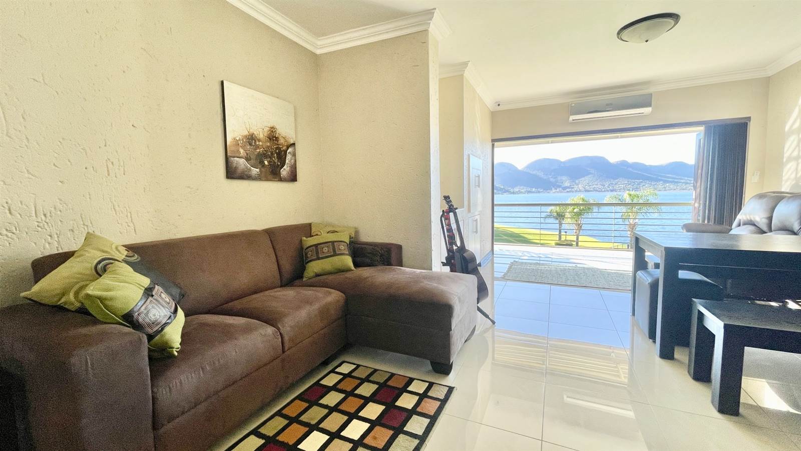 2 Bed Apartment in Hartbeespoort Dam photo number 13