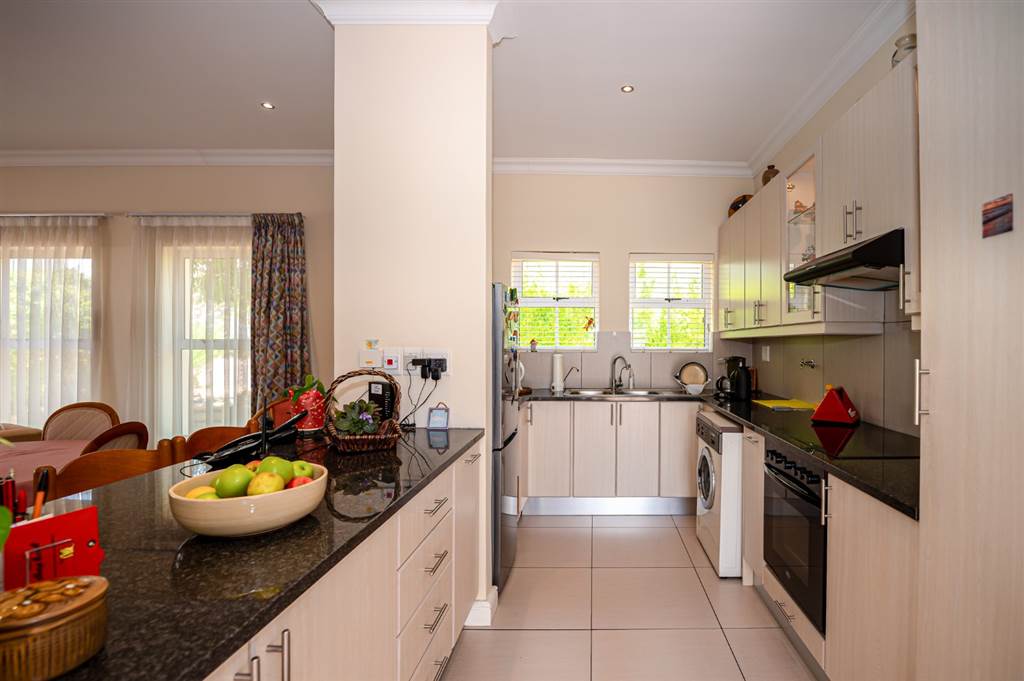 2 Bed Townhouse in Schonenberg Estate photo number 12