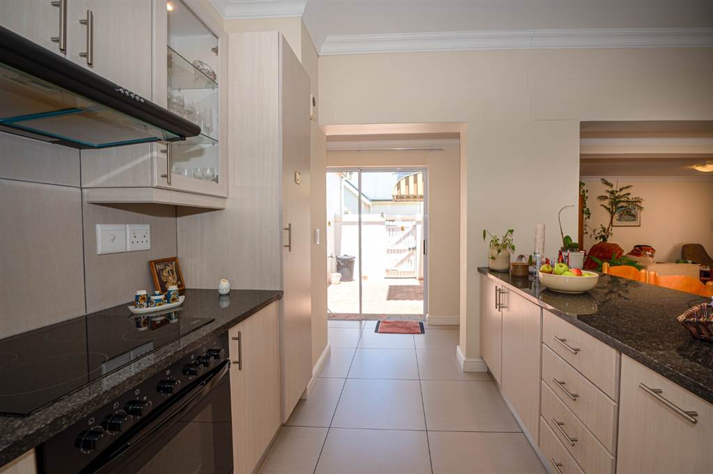 2 Bed Townhouse in Schonenberg Estate photo number 13
