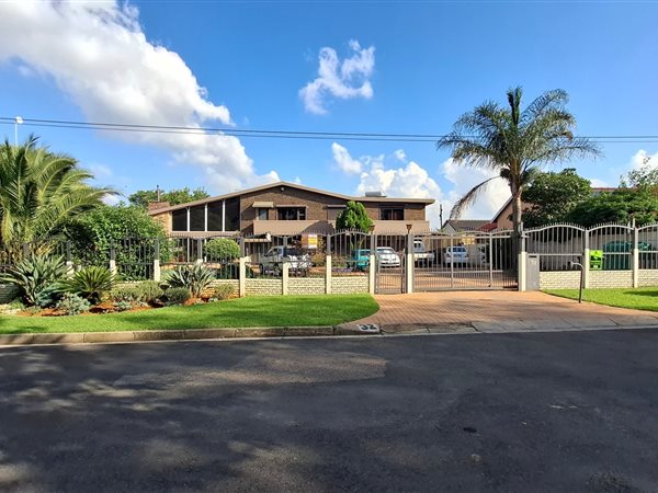4 Bedroom House 4 Bedroom House