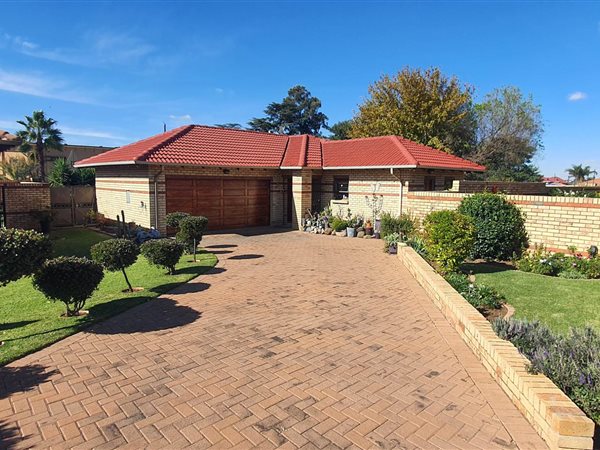 2 Bedroom Townhouse 2 Bedroom Townhouse
