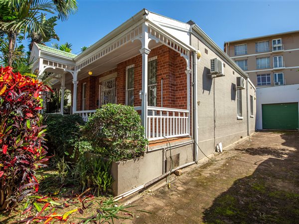 348 m² Commercial space 348 m² Commercial space