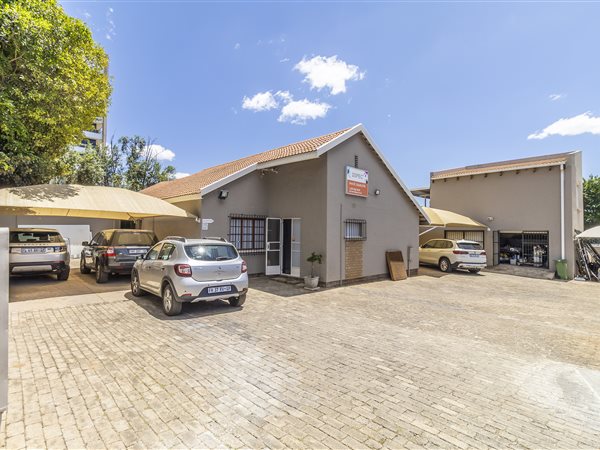 640  m² Commercial space