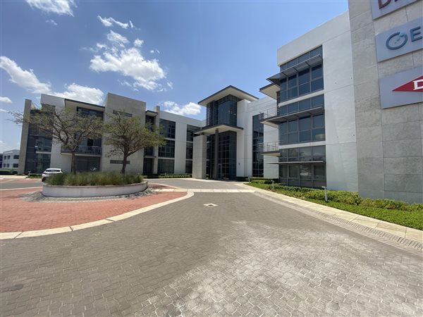 768  m² Commercial space