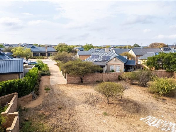867 m² Land
