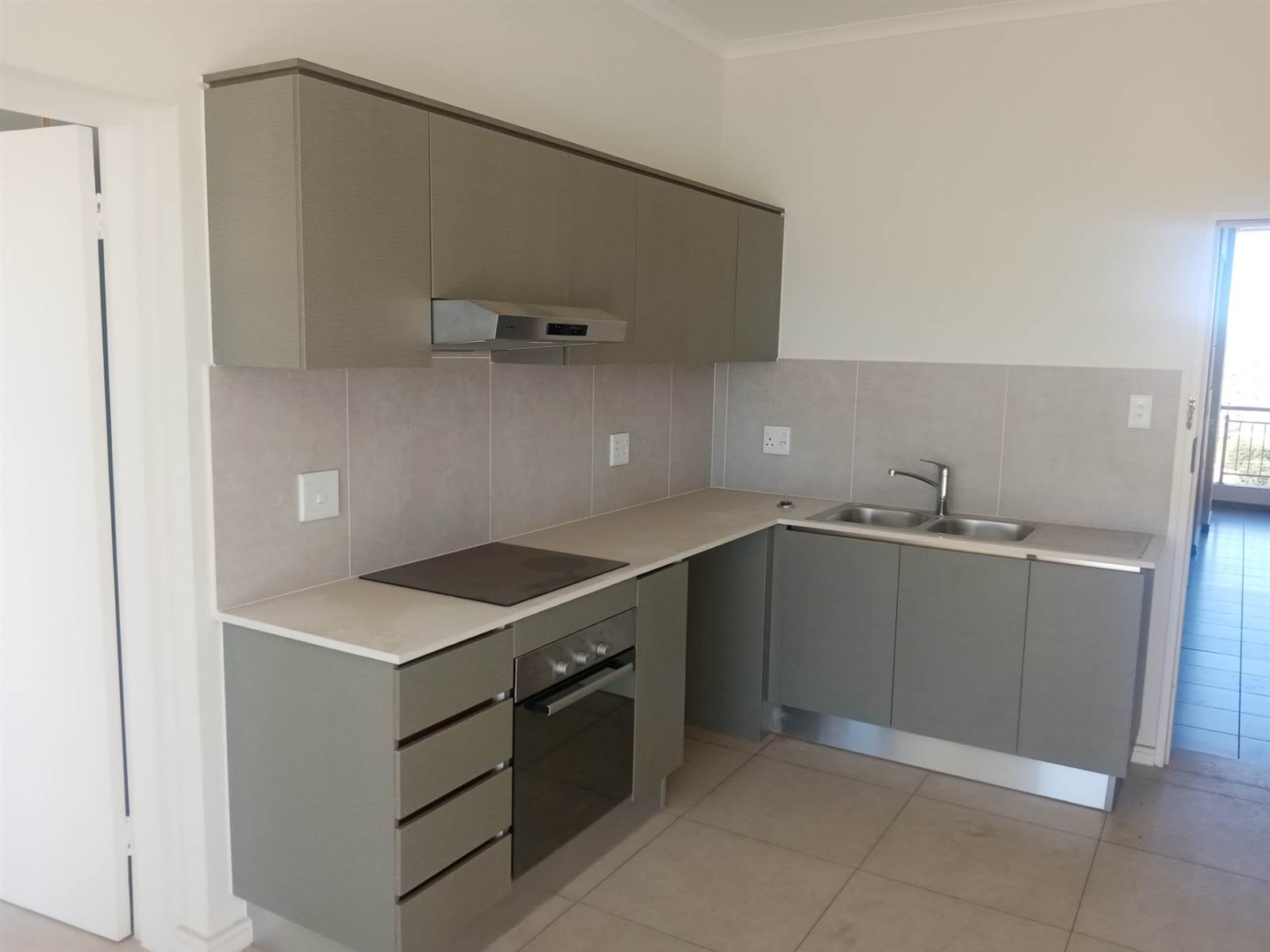 1 Bed Apartment in Greenstone Hill photo number 2