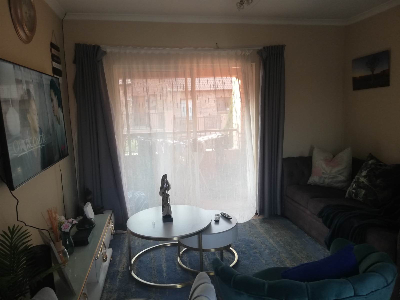 2 Bed Apartment in Mooikloof Ridge photo number 3