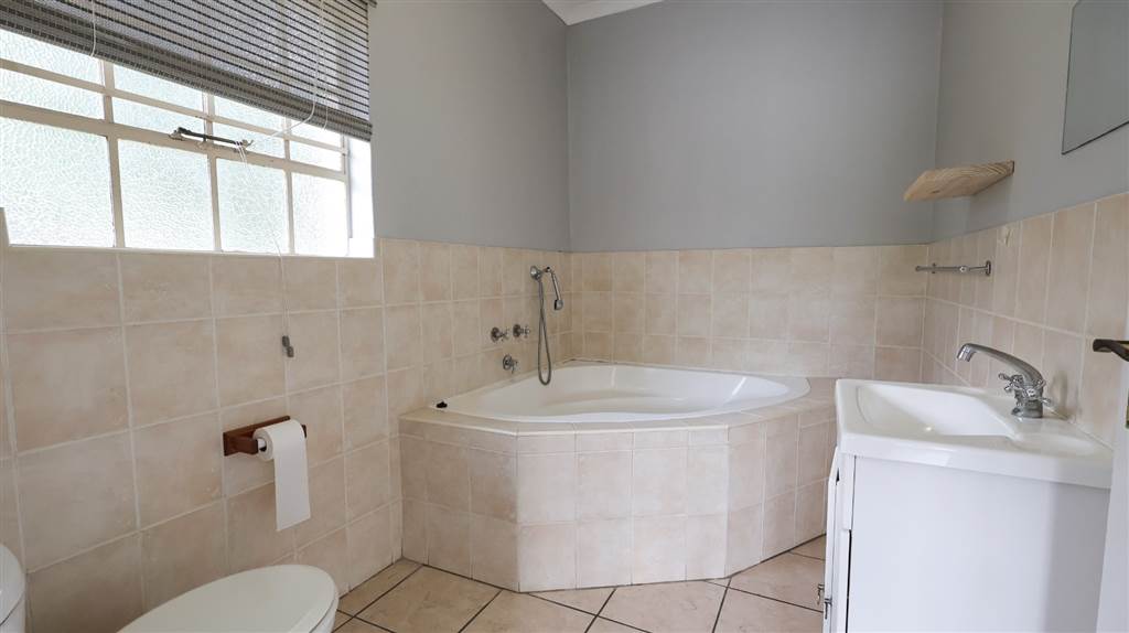3 Bed House in Nelspruit photo number 11