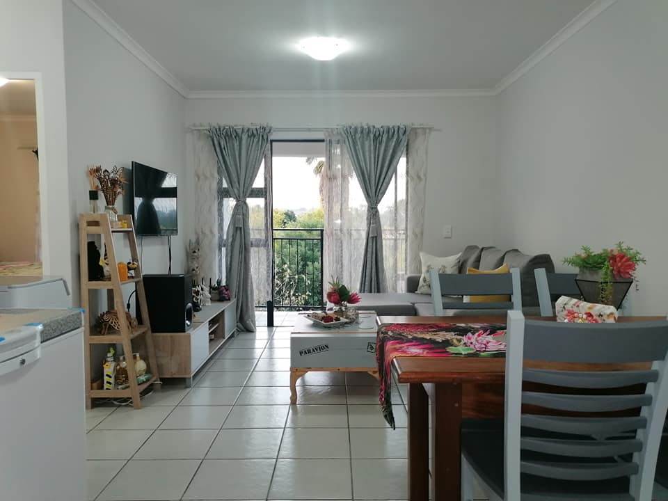 2 Bed Apartment in Northern Paarl photo number 8