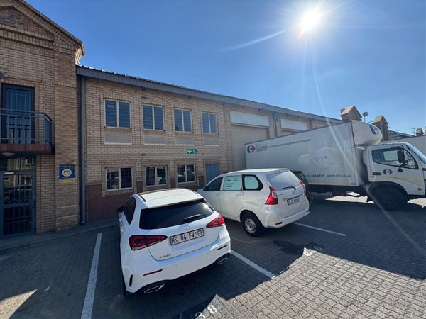 536 m² Industrial space 536 m² Industrial space