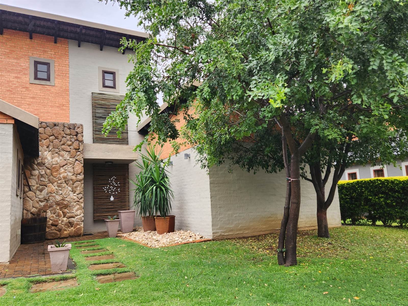 4 Bed House in Waterval East photo number 2