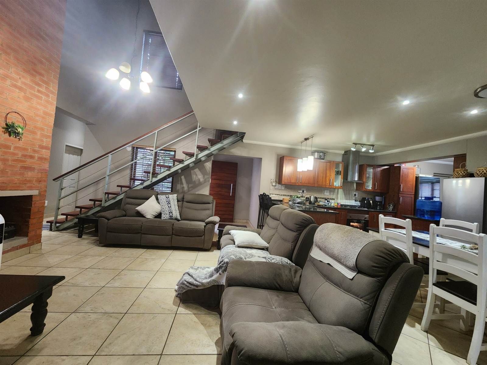 4 Bed House in Waterval East photo number 14