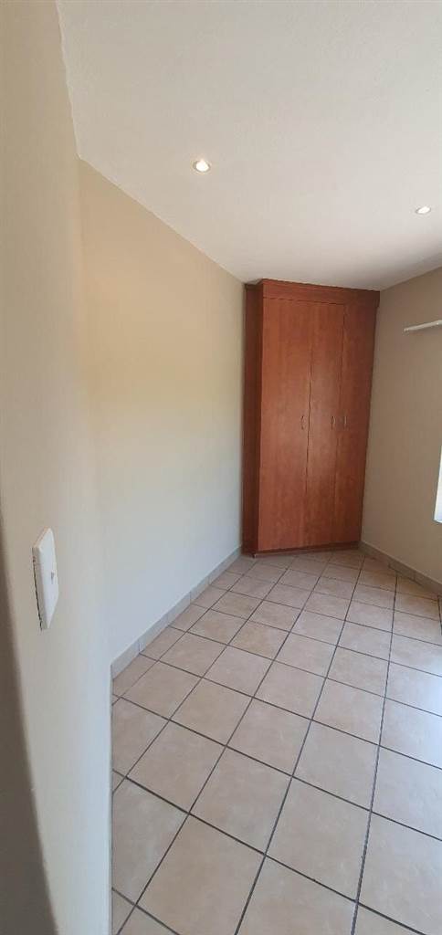 2 Bed Flat in Nelspruit Central photo number 8