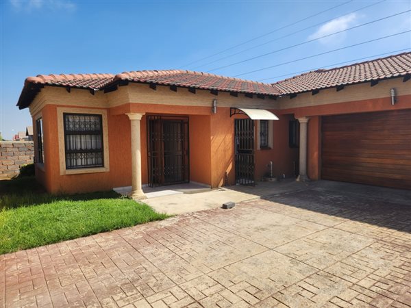 4 Bed House in Windmill Park