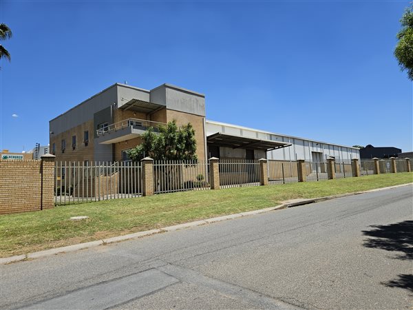 2 454  m² Industrial space