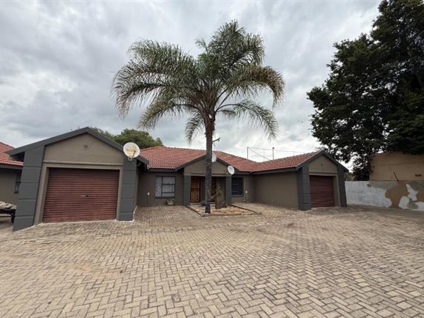 2 Bedroom Townhouse 2 Bedroom Townhouse