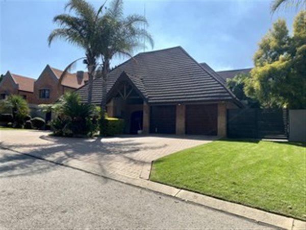 4 Bedroom House 4 Bedroom House