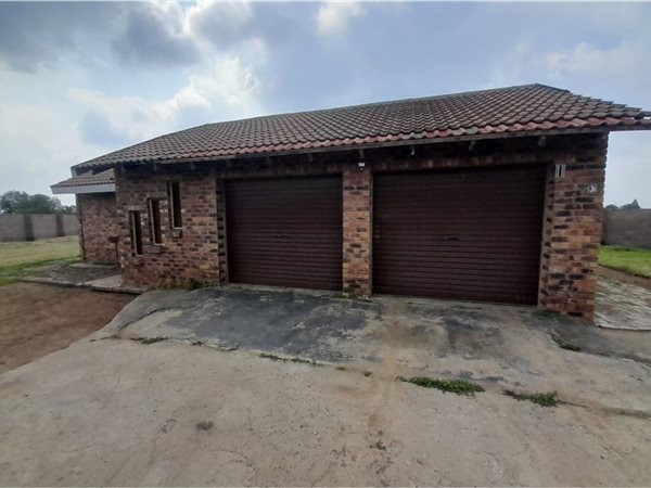 1 982 m² Smallholding 1 982 m² Smallholding